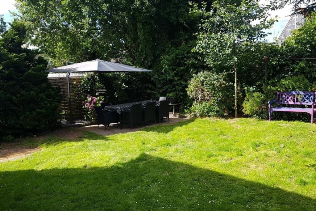 Gemuetliche Haushaelfte Mit Garten Und Terrasse 弗伦斯堡 外观 照片