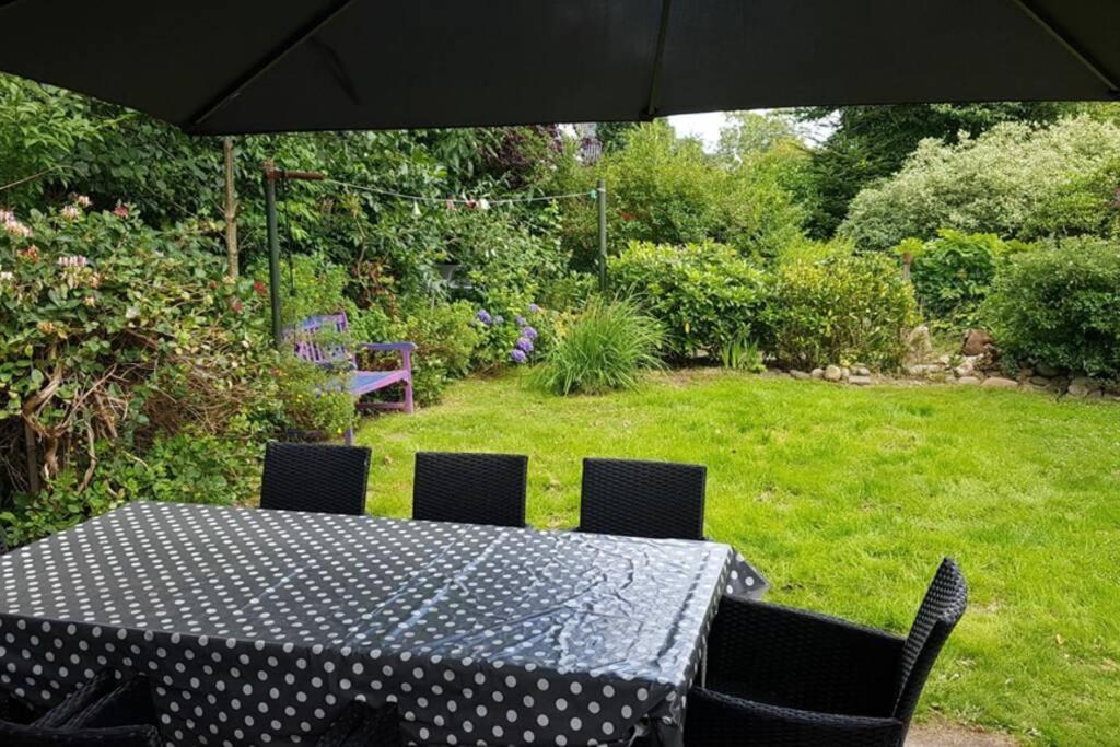 Gemuetliche Haushaelfte Mit Garten Und Terrasse 弗伦斯堡 外观 照片