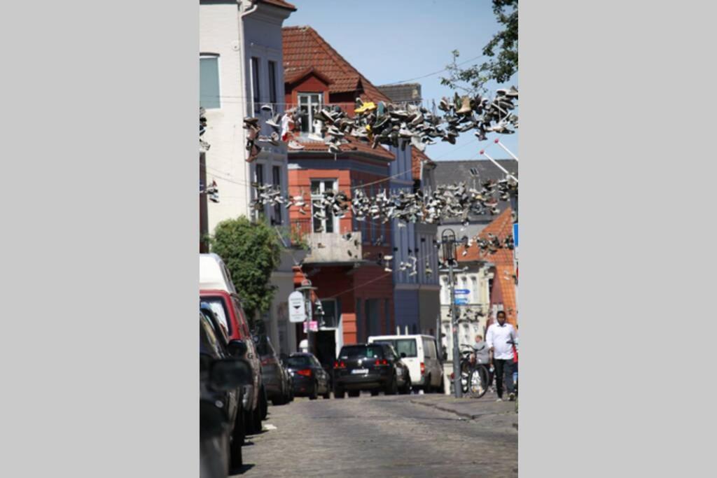Gemuetliche Haushaelfte Mit Garten Und Terrasse 弗伦斯堡 外观 照片